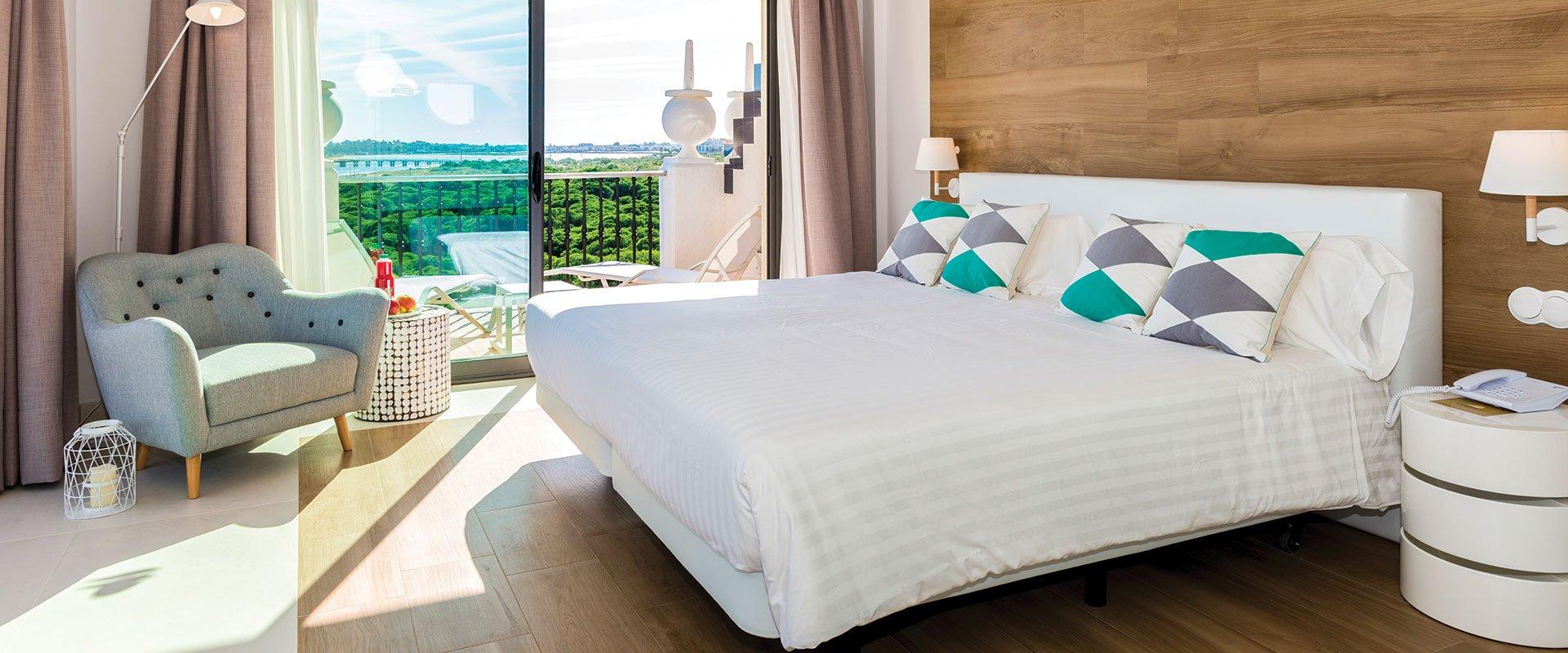 DESCANSA EN MODERNAS HABITACIONES Hotel TUI BLUE ISLA CRISTINA PALACE Isla Cristina, Huelva, España DESCANSA EN MODERNAS HABITACIONES Hotel TUI BLUE ISLA CRISTINA PALACE Isla Cristina, Huelva, España